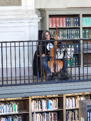 Gretchen Gettes plays the Viola da Gamba